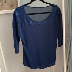 PLEIONE size medium navy blue sweater with three-quarter sleeves lace appliqué